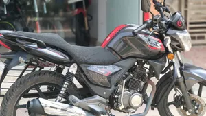কিওয়ে আরকেএস ১০০ ২০১৮ ব্ল্যাক