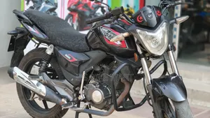 কিওয়ে আরকেএস ১০০ ২০১৮ ব্ল্যাক