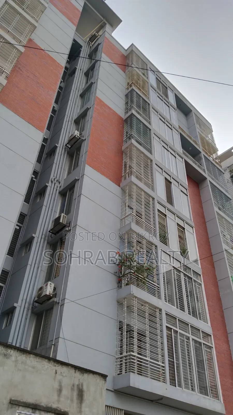 উত্তরায় সোহরাব রিয়েল্টিতে ৩ বেডরুমের অ্যাপার্টমেন্ট বিক্রয়