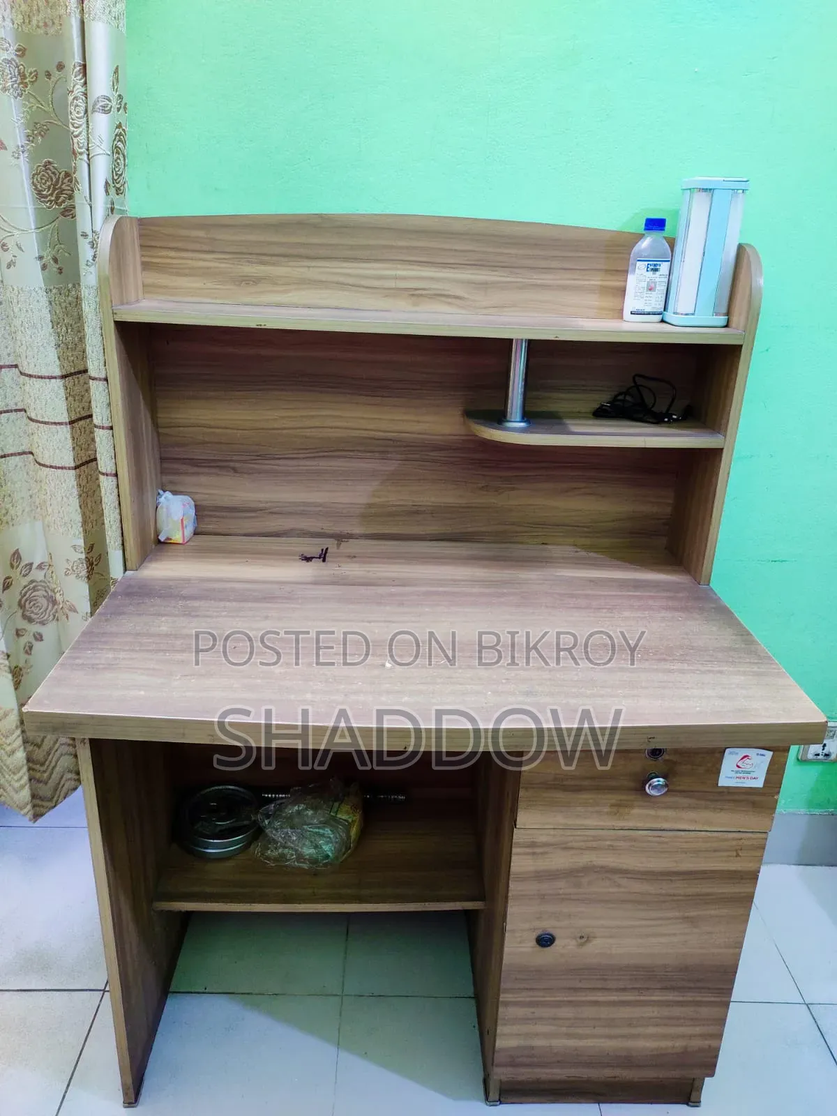 পড়ার টেবিল