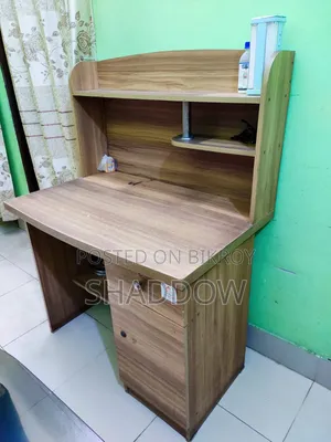 পড়ার টেবিল