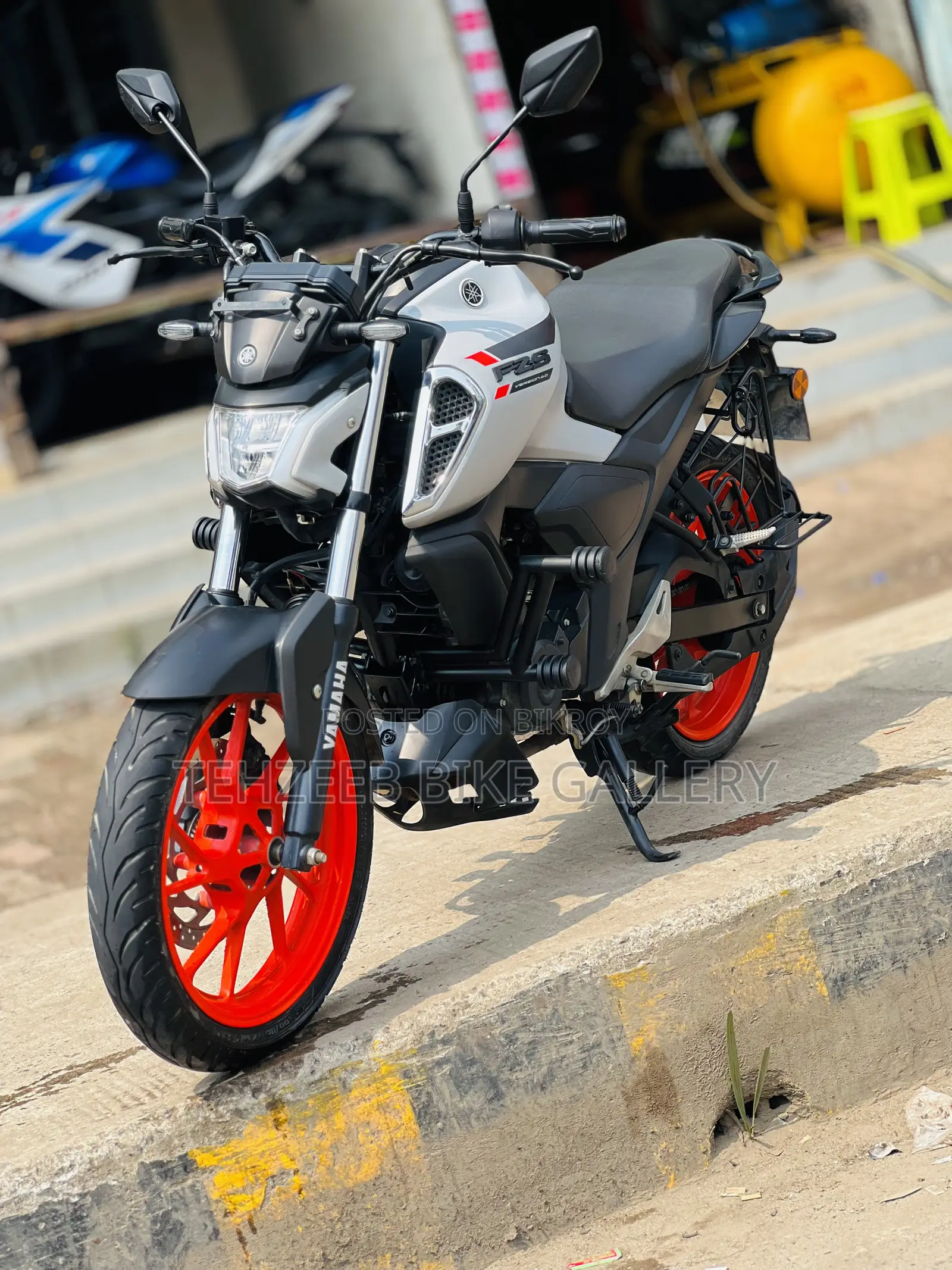 Yamaha FZS V4 2025 White