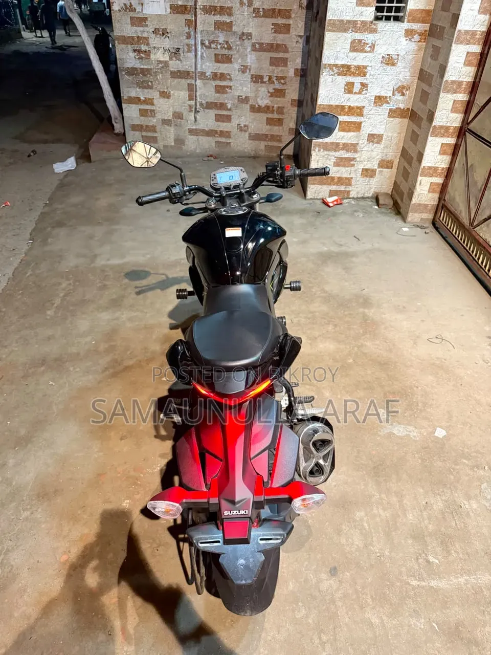 নতুন সুজুকি জিক্সার ২০২৫ কালো