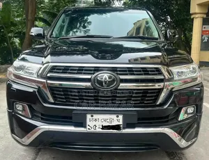 টয়োটা ল্যান্ড ক্রুজার ৪.৫ ভি৮ ভিএক্সআর ২০১৮ কালো