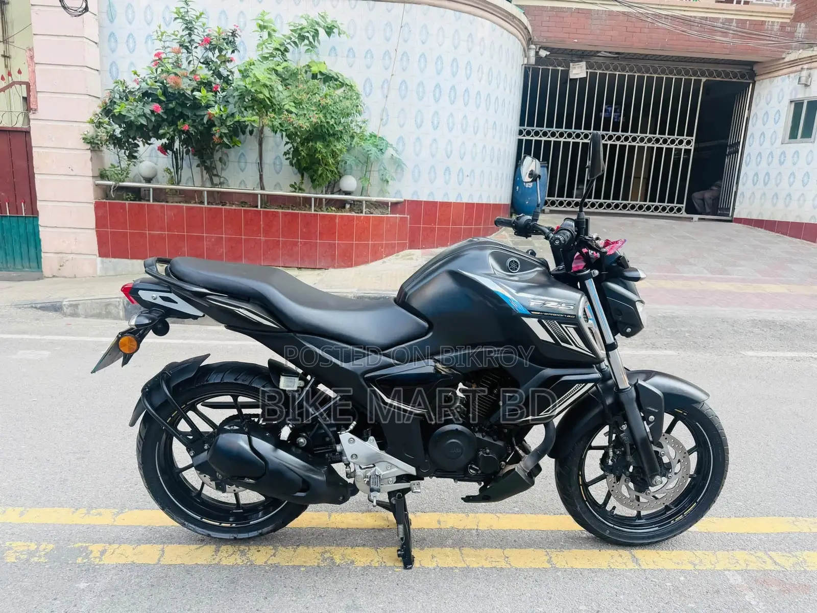 ইয়ামাহা এফজেডএস ভি৩ ২০২১ কালো