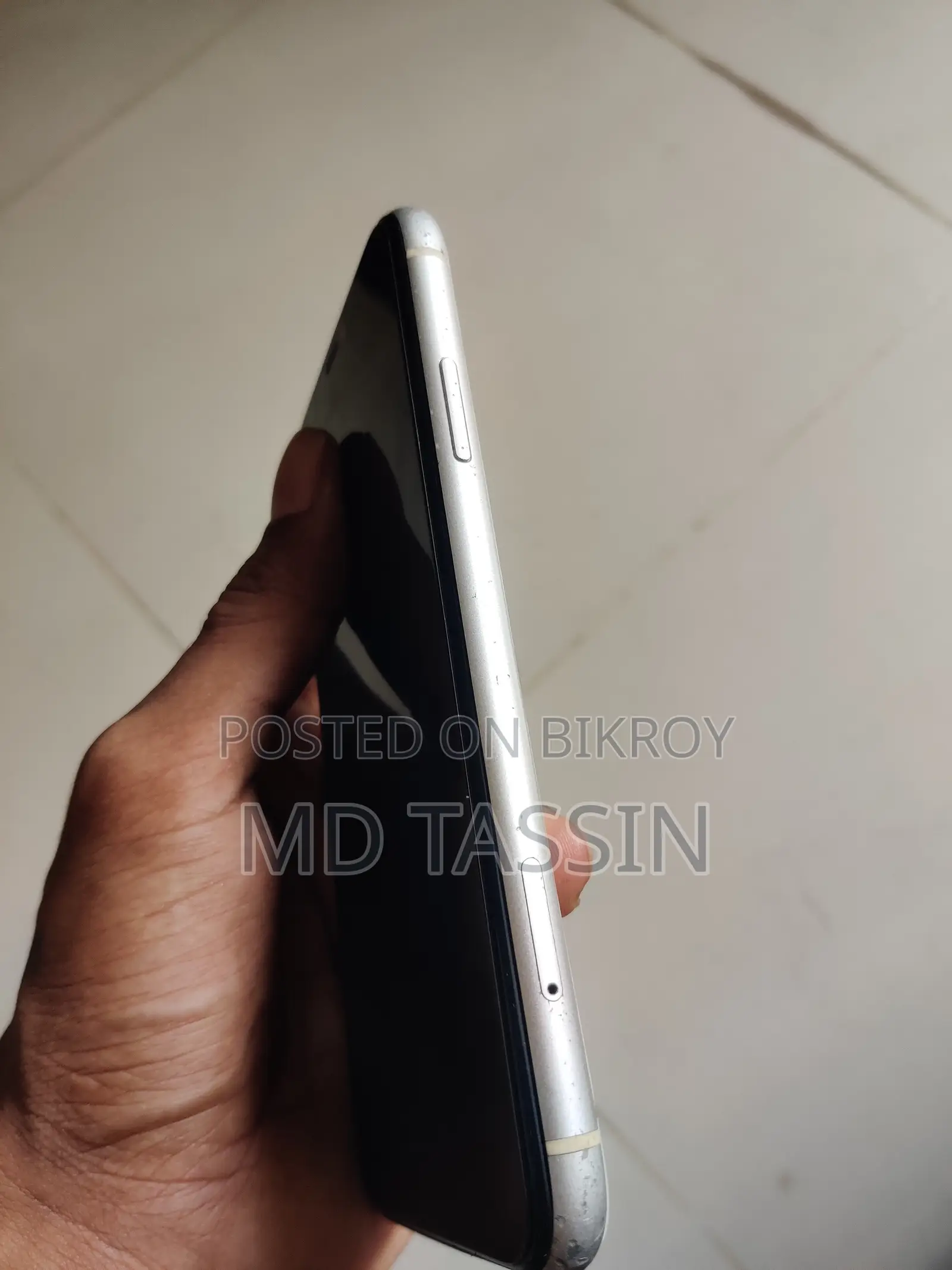 অ্যাপল আইফোন ১১ ৬৪ জিবি সাদা
