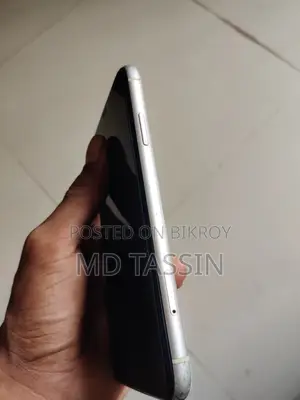 অ্যাপল আইফোন ১১ ৬৪ জিবি সাদা