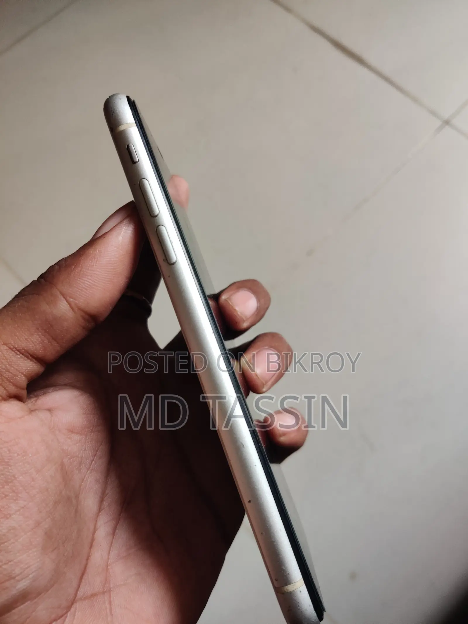 অ্যাপল আইফোন ১১ ৬৪ জিবি সাদা