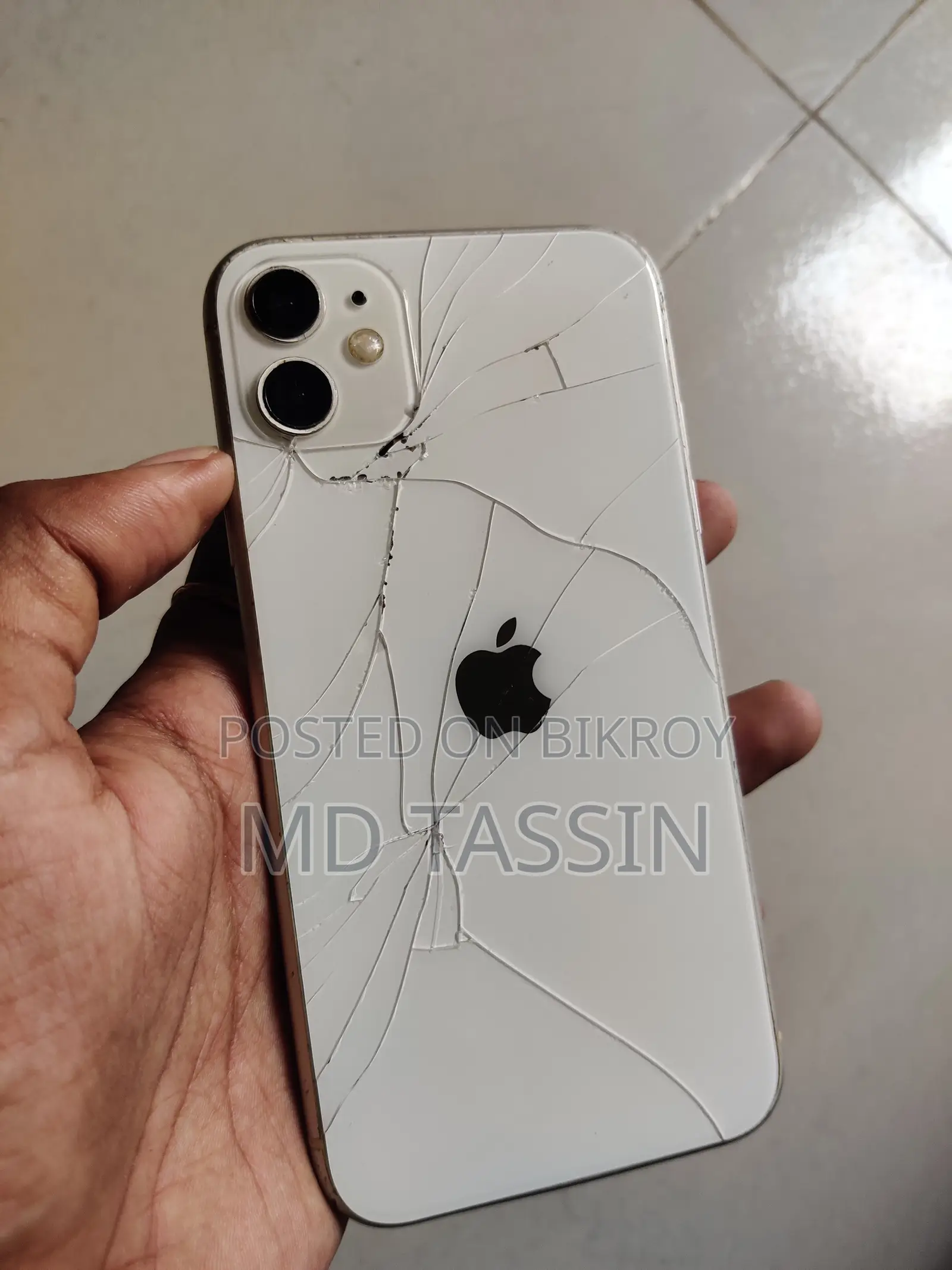 অ্যাপল আইফোন ১১ ৬৪ জিবি সাদা