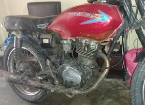 হোন্ডা সিবি ২০১০ বেইজ