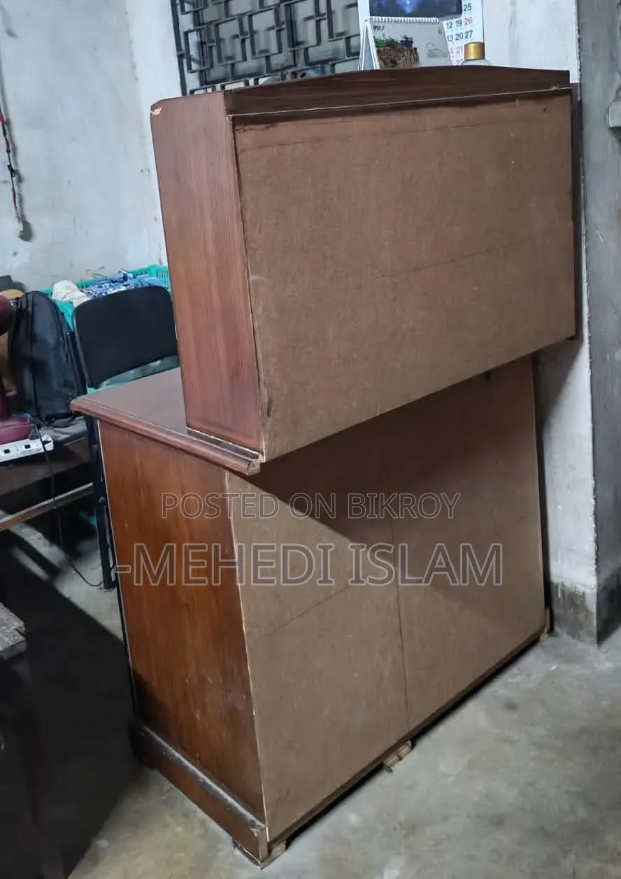 আসসালামু আলাইকুম। একটি টেবিল বিক্রি করা হবে। ছবি দিয়ে দিয়েছি সাথে।