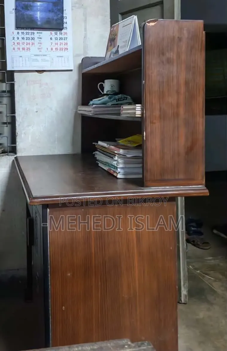 আসসালামু আলাইকুম। একটি টেবিল বিক্রি করা হবে। ছবি দিয়ে দিয়েছি সাথে।