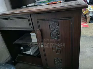 আসসালামু আলাইকুম। একটি টেবিল বিক্রি করা হবে। ছবি দিয়ে দিয়েছি সাথে।