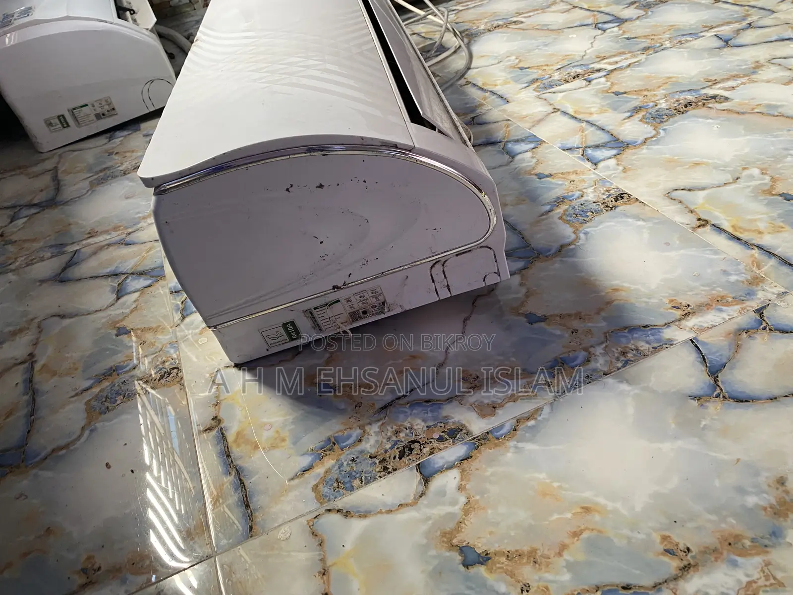 এসি ১.৫ টন এয়ার কন্ডিশনার মাত্র ২ বছর ব্যবহৃত