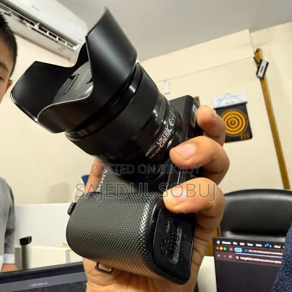 Sony ZV-E10 Mirrorless Camera With Sony 35mm F1.8 Lens