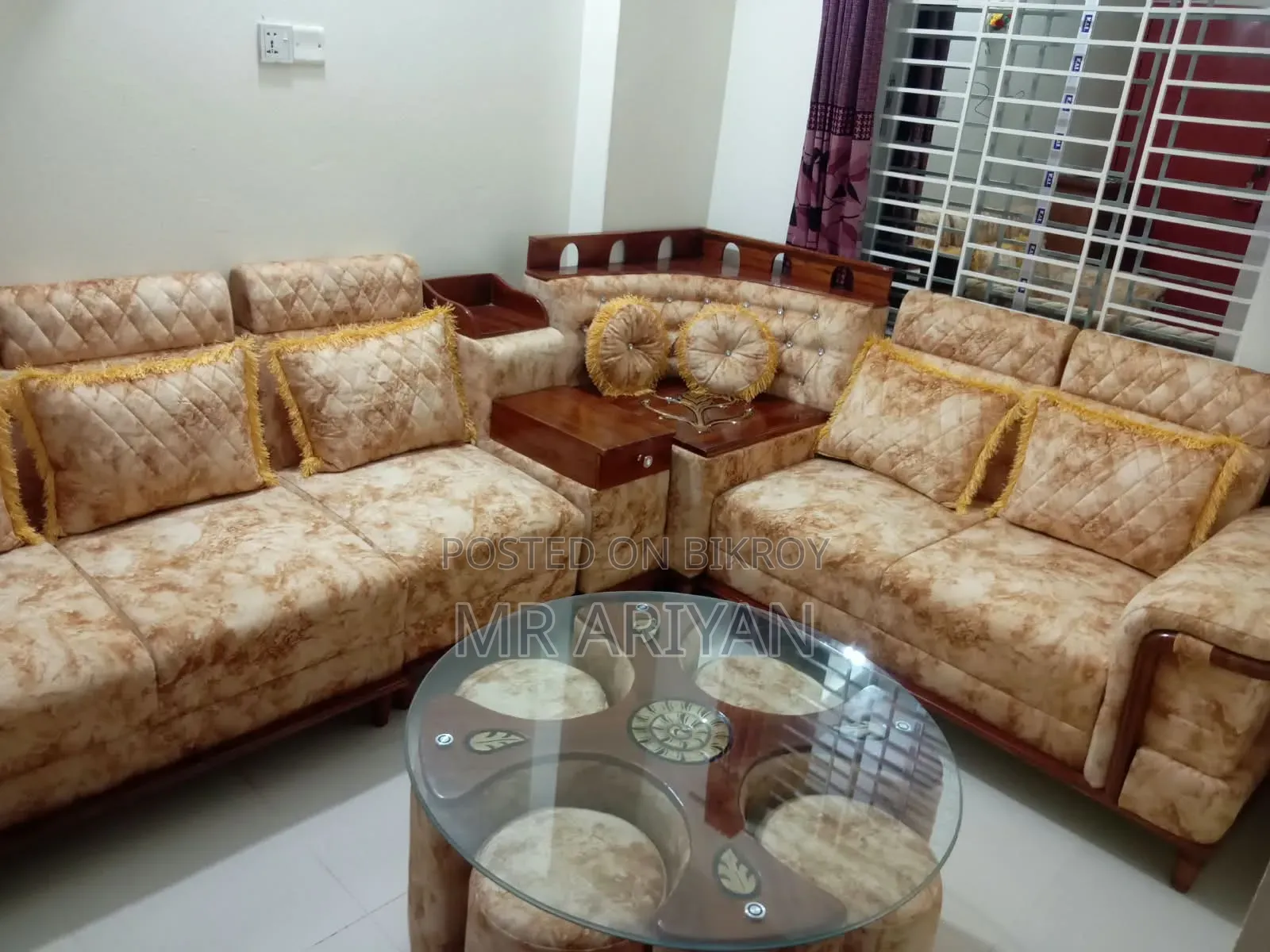 প্রিমিয়াম সোফা সেট + সেন্টার টেবিল বিক্রি হবে