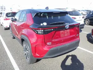 Toyota Yaris Cross 1.5 Hybrid FWD 2023 Red
