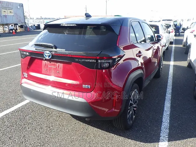 Toyota Yaris Cross 1.5 Hybrid FWD 2023 Red