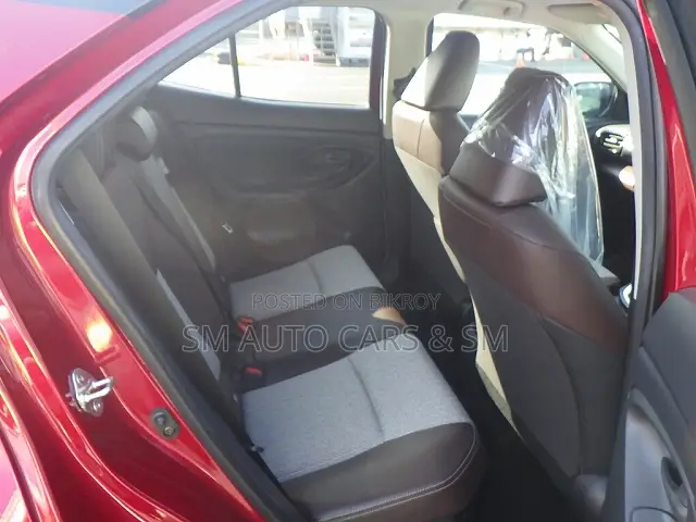 Toyota Yaris Cross 1.5 Hybrid FWD 2023 Red