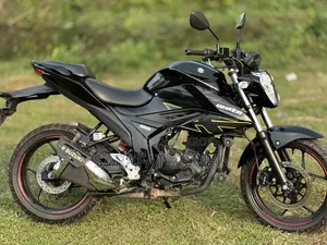 সুজুকি জিক্সার ২০২৫ কালো