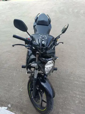 সুজুকি জিক্সার ২০২৫ কালো