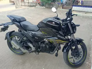 সুজুকি জিক্সার ২০২৫ কালো
