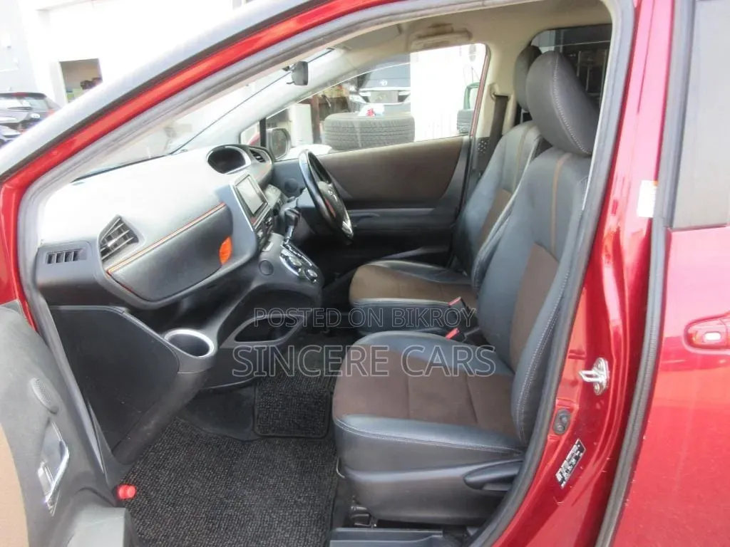 Toyota Sienta 2021 Red
