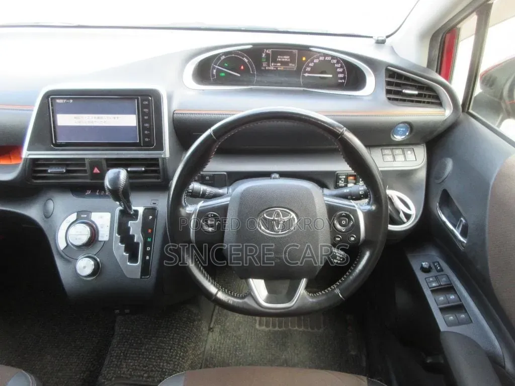 Toyota Sienta 2021 Red