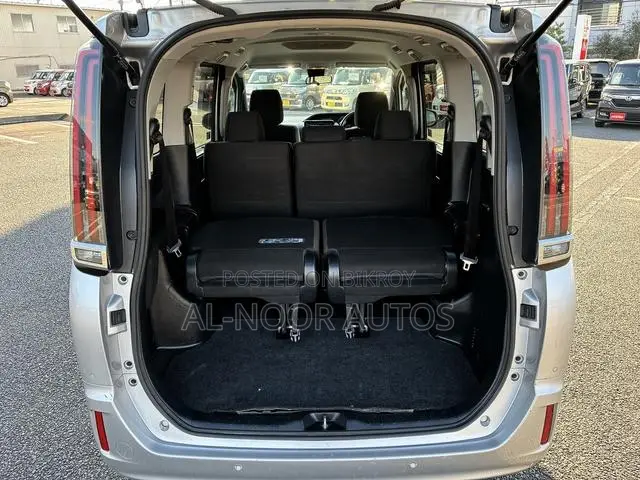 Toyota Noah 2.0 FWD (8 Seater) 2021 Silver