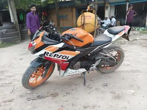 Honda CBR 2016 Orange