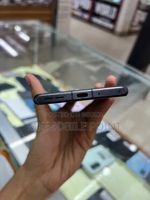 ওয়ানপ্লাস ১২আর ২৫৬ জিবি ব্ল্যাক
