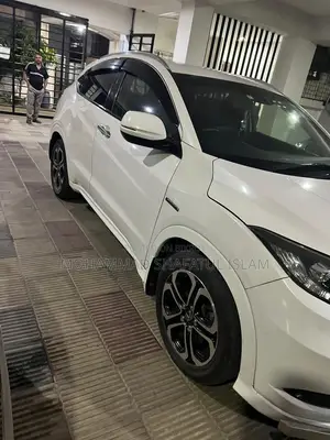 Honda Vezel 1.5 Hybrid 2WD 2014 Pearl