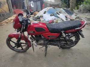 টিভিএস রাradeon ২০১৯ লাল