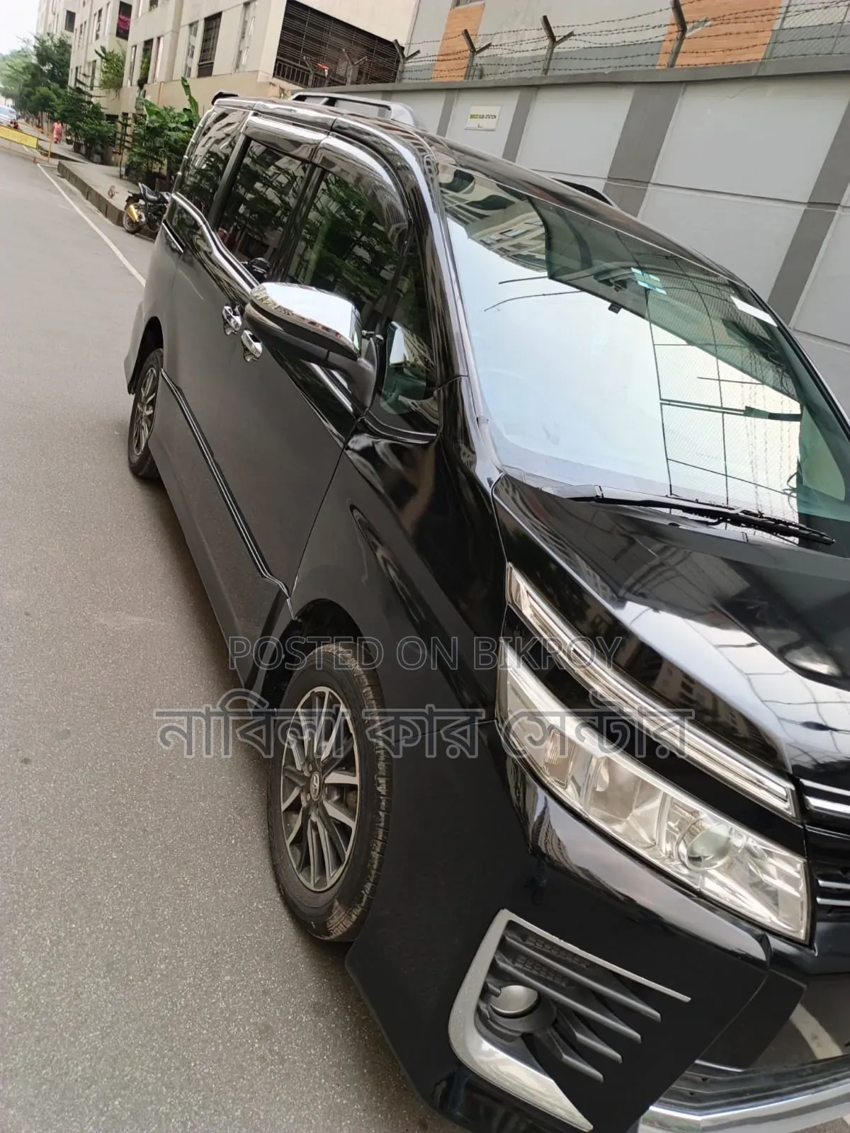 টয়োটা নোয়া ২০১৫ কালো