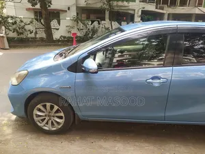টয়োটা অ্যাকোয়া ২০১৩ নীল
