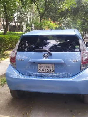 টয়োটা অ্যাকোয়া ২০১৩ নীল