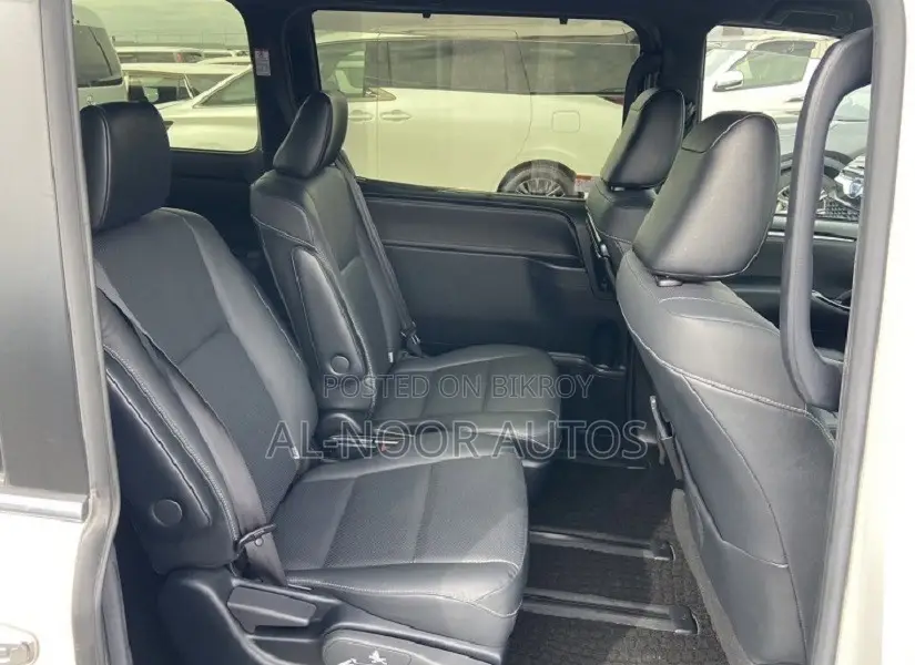 Toyota Esquire 2021 Pearl