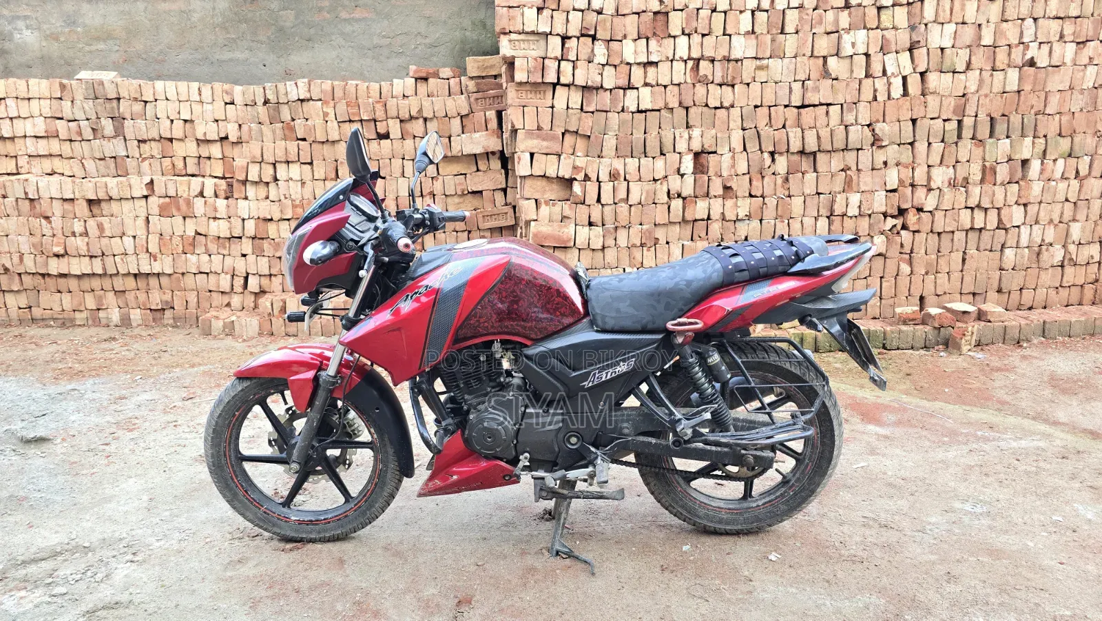 টিভিএস ২০১৫ রেড