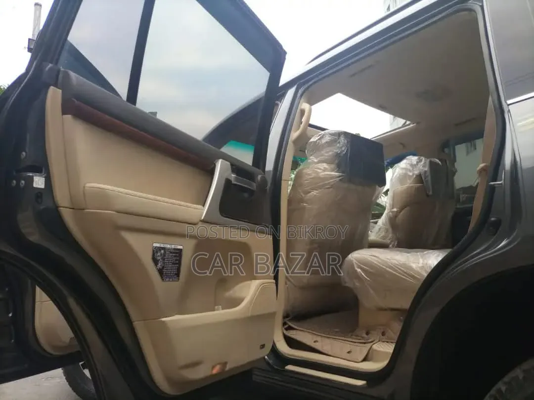 Toyota Land Cruiser 4.5 V8 VXR 2018 Gray