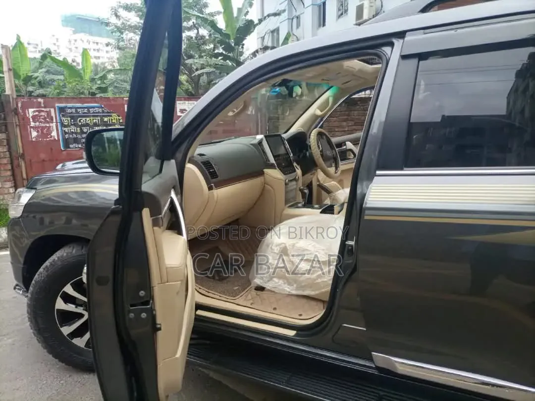 Toyota Land Cruiser 4.5 V8 VXR 2018 Gray