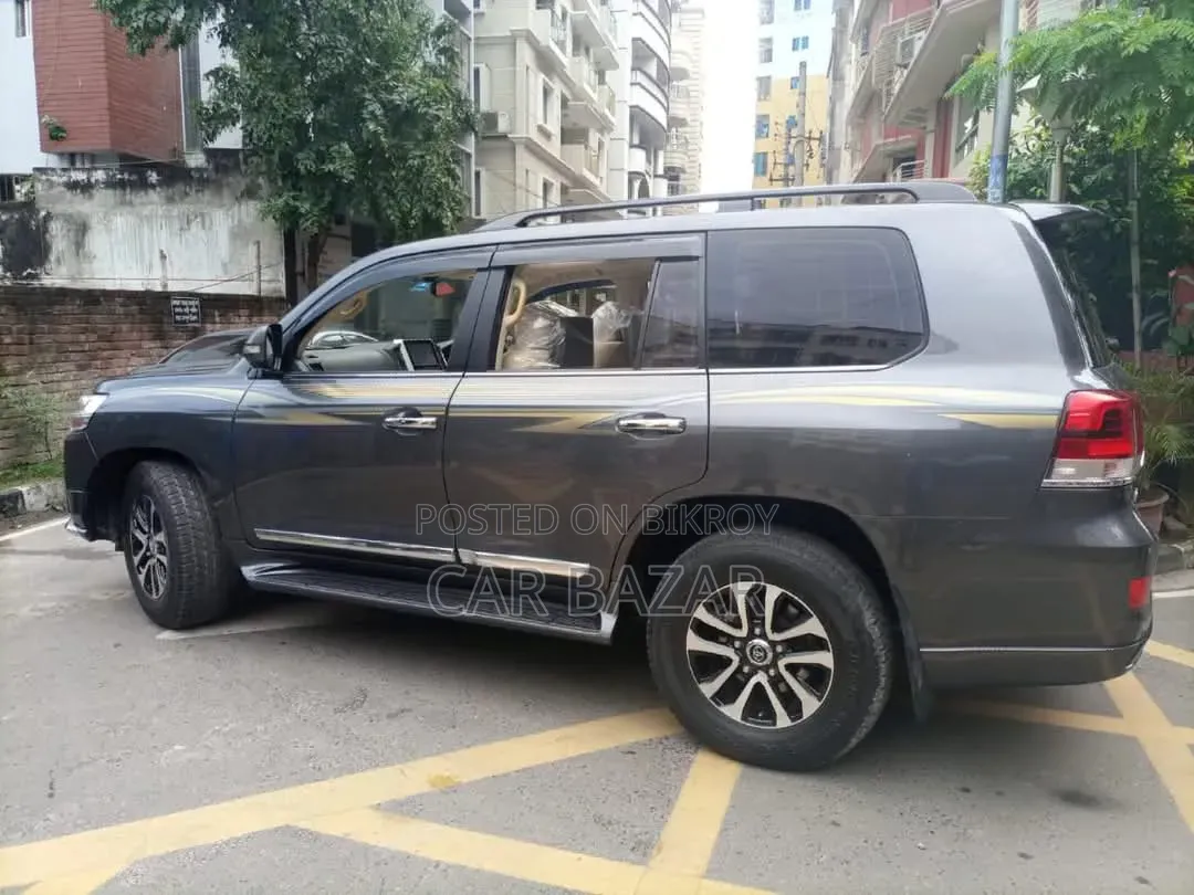 Toyota Land Cruiser 4.5 V8 VXR 2018 Gray