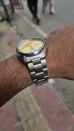 Seiko 5 Gold Dial