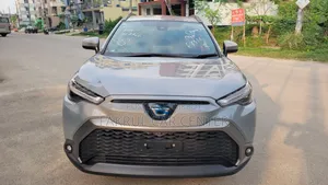 নতুন টয়োটা করোল্লা ক্রস ২০২৩ গ্রে