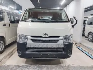 টয়োটা হাইয়েস ২০২১ হোয়াইট