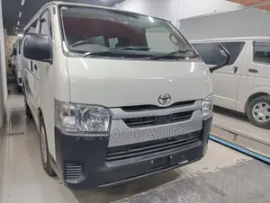 টয়োটা হাইয়েস ২০২১ হোয়াইট