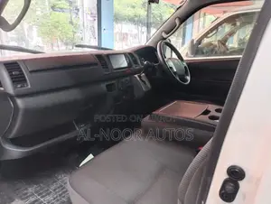 টয়োটা হাইয়েস ২০২১ হোয়াইট