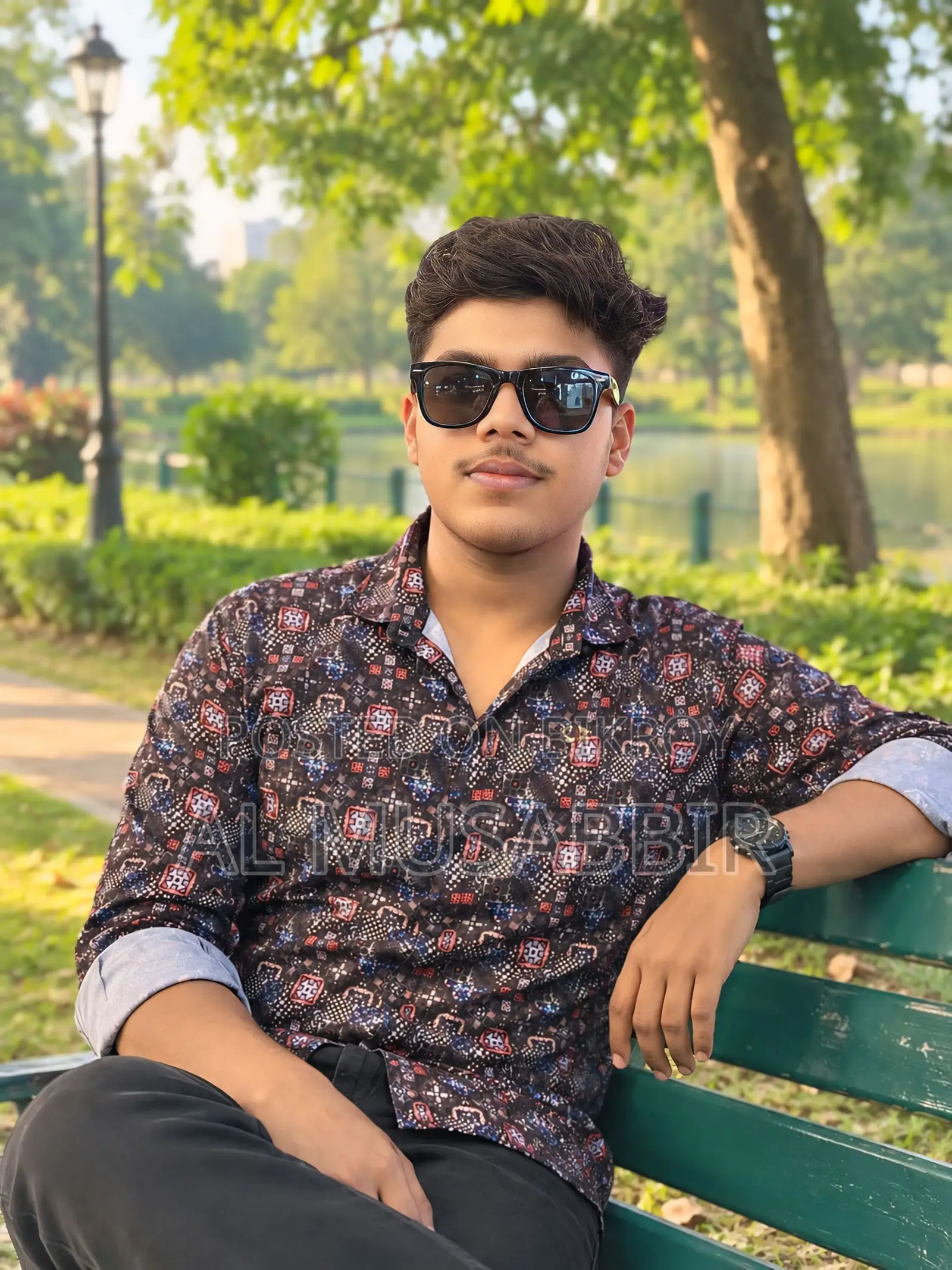 শো রুম সহকারী সুপারভাইজার।