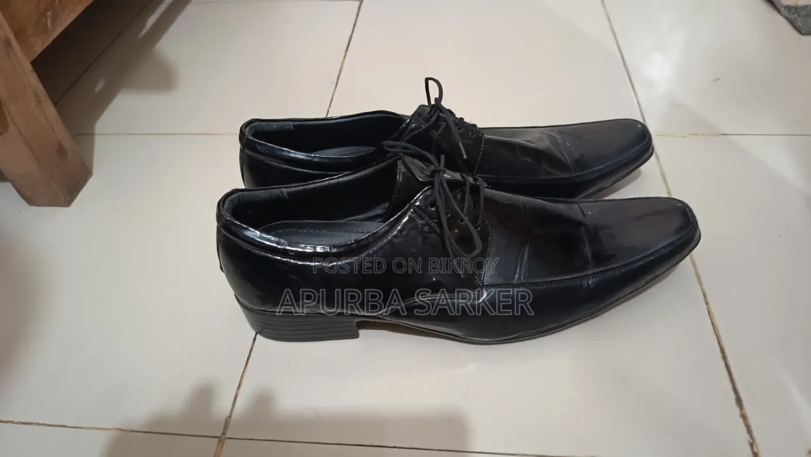 Shoe (Gleaming)