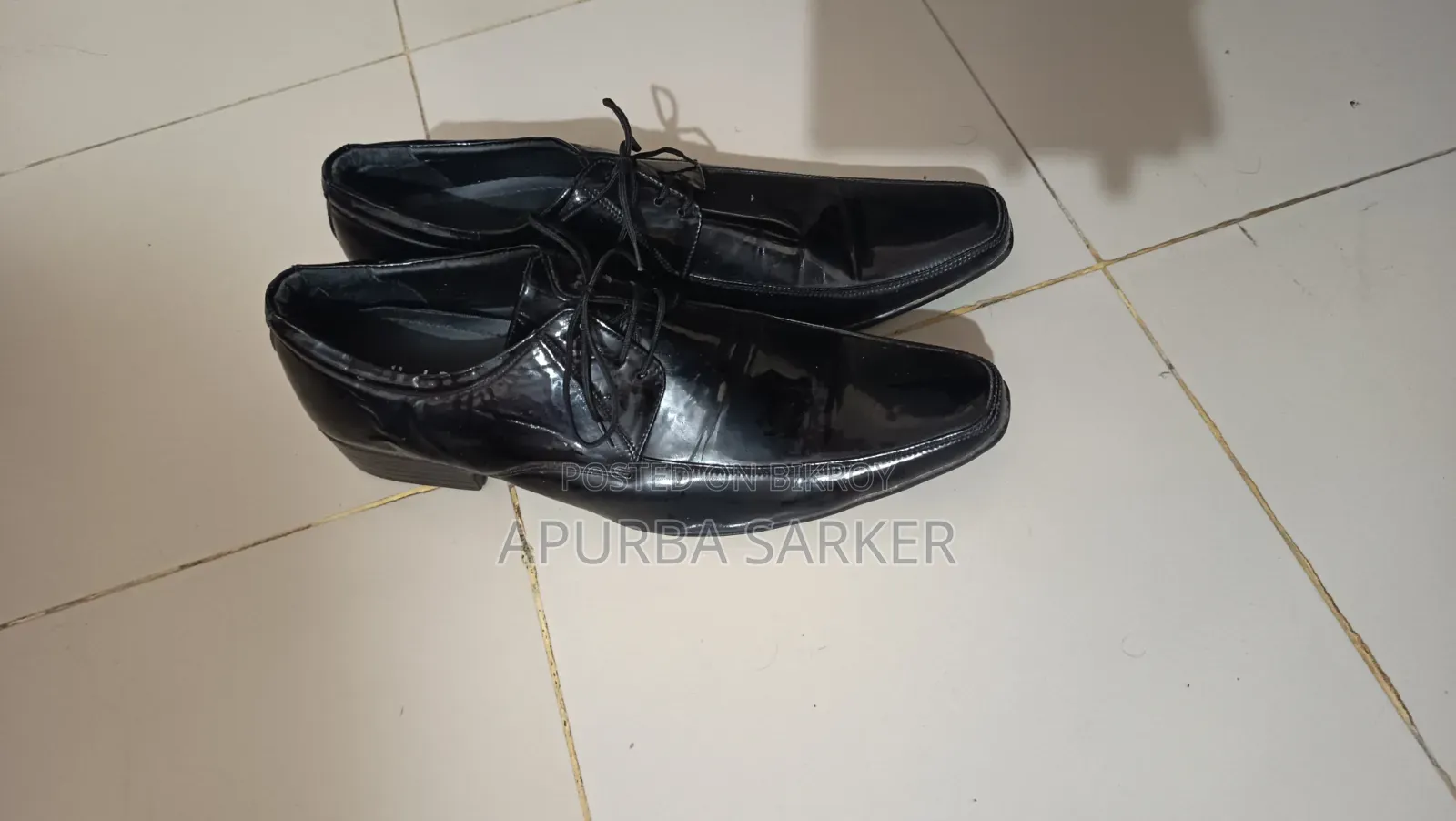 Shoe (Gleaming)