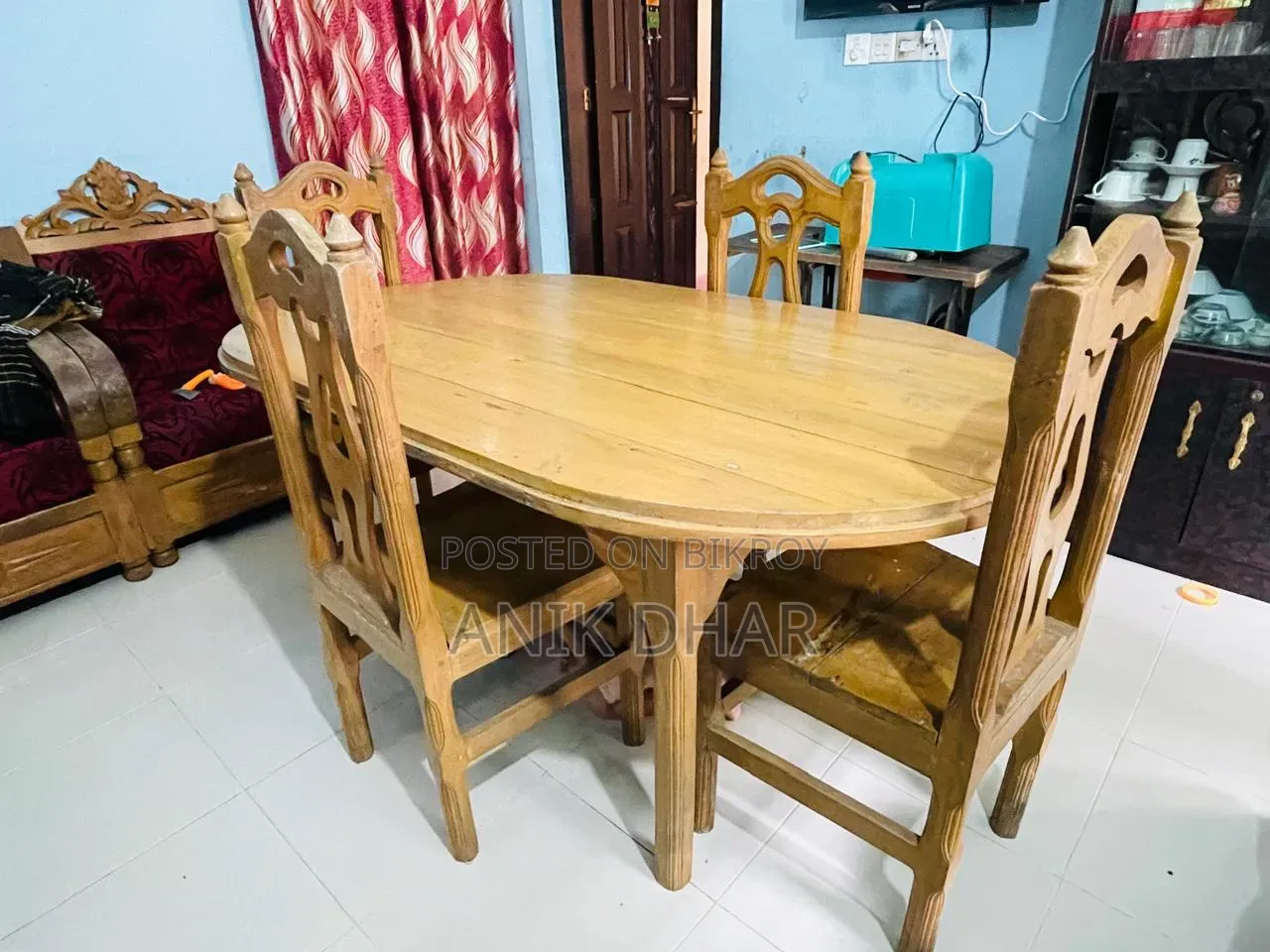 ​৪টি চেয়ারসহ কাঠের ওভাল ডাইনিং টেবিল (৫.৪ ফুট)